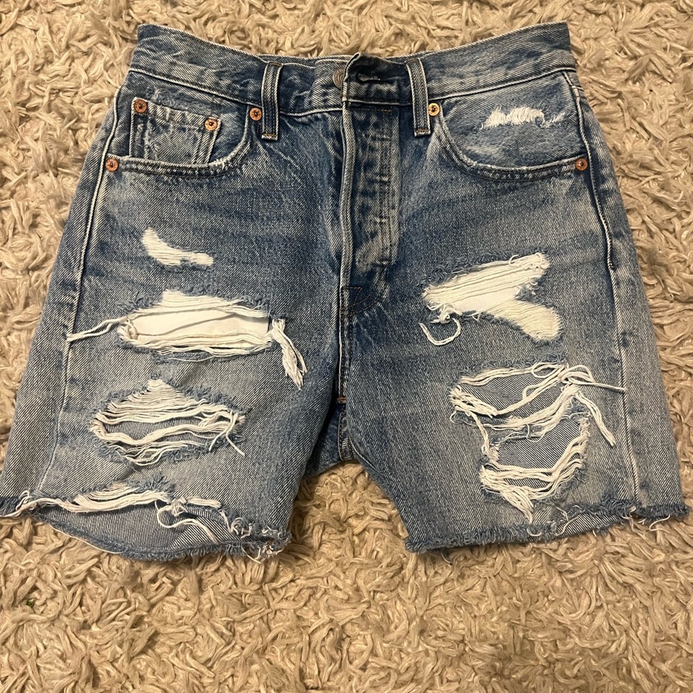 Levi’s vintage high rise destructed Bermuda short